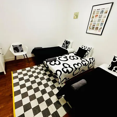 Standard Marques De Pombal, Hostel