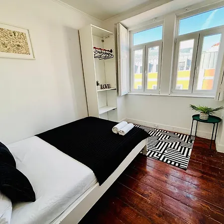 Standard Marques De Pombal, Hostel
