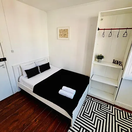 Standard Marques De Pombal, Hostel Lizbona